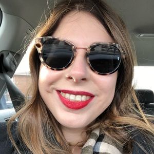 Meet your Posher, Caroline